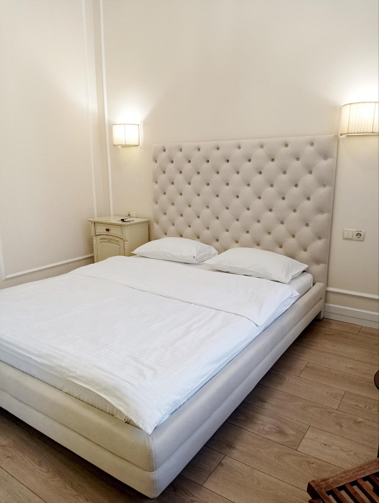 Hotel Menshikov Odessa Extérieur photo